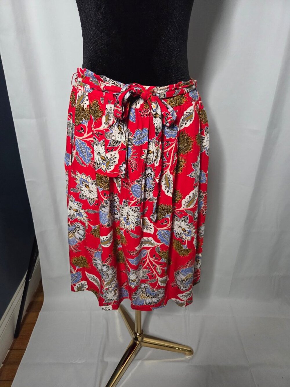 Ann Taylor LOFT Red Blossom Floral Skirt with Belt